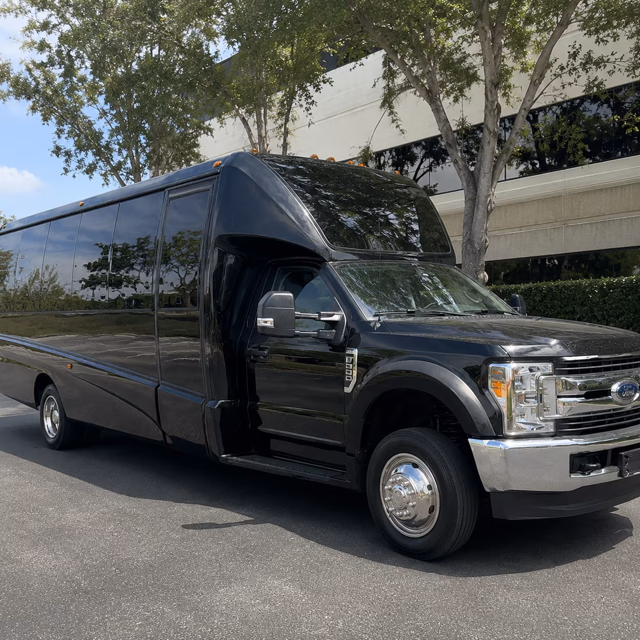 Oakland Birthday, Sweet 16, & Quinceañera Transportation party bus exterior